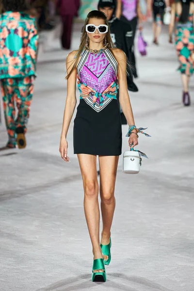 Look 25